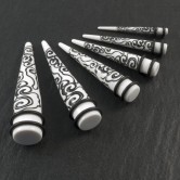 Weisses Expander Set  Schwarzes Tattoo Tribal  zum Aufdehnen der Ohrl�cher 