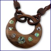 Runder Holzanh�nger mit funkelnden Paua Muschel Inlays